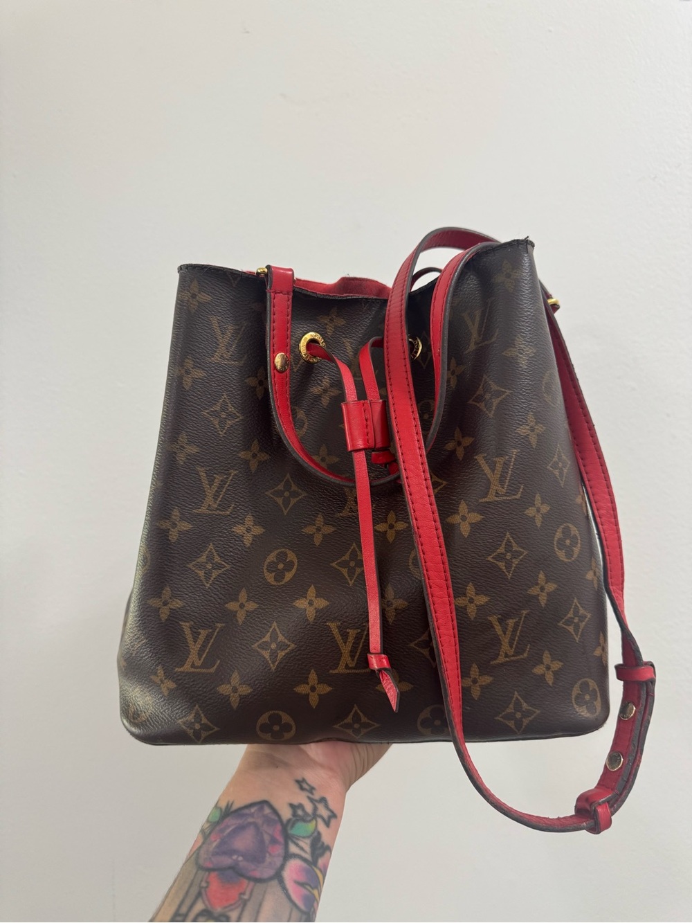 Louis Vuitton Neo Noe - with Red Trim
